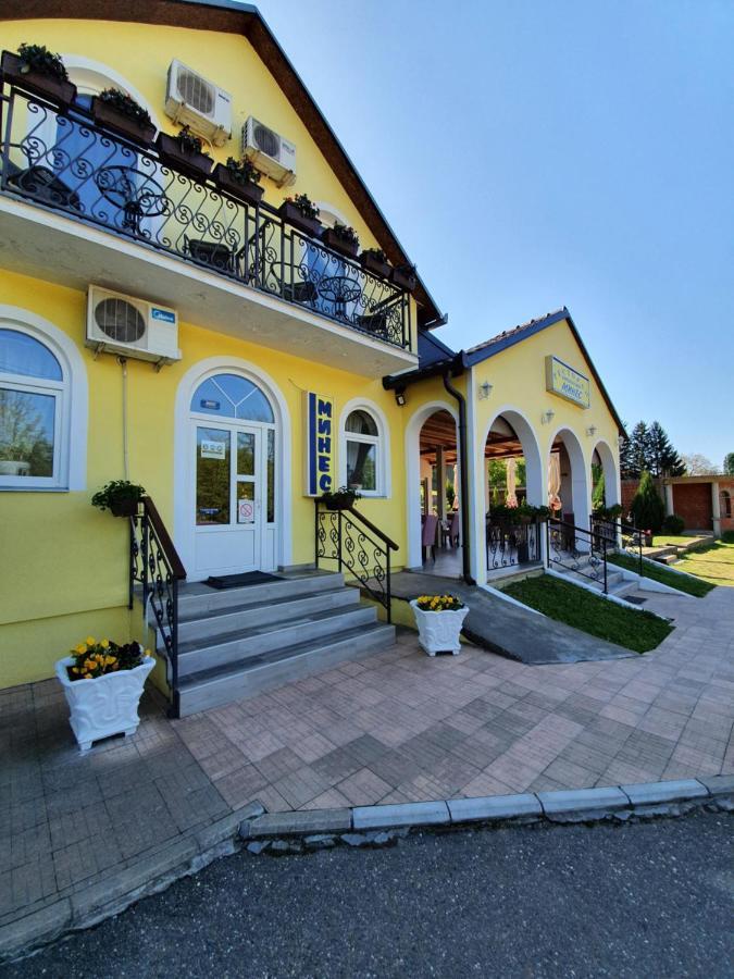 Guest House Mines Vrdnik Bagian luar foto