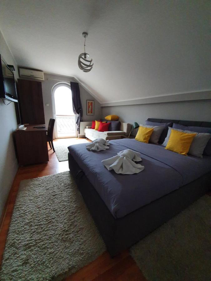 Guest House Mines Vrdnik Bagian luar foto