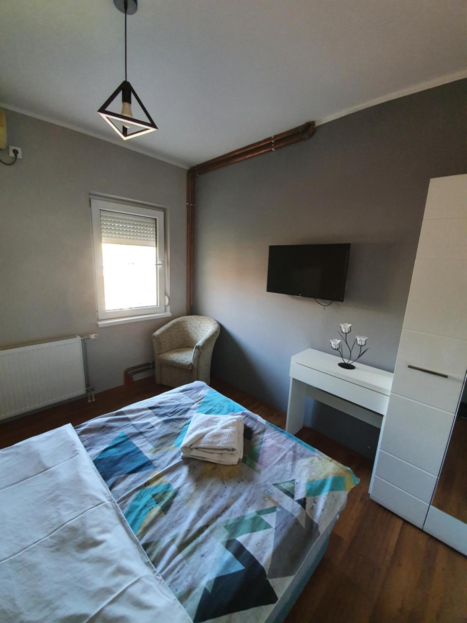 Guest House Mines Vrdnik Ruang foto